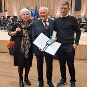 Dr. Peter Gstettner mit Gattin Irmgard Gstettner und Sohn Andreas Gstettner © MKÖ Dr. Peter Gstettner mit Gattin Irmgard Gstettner und Sohn Andreas Gstettner © MKÖ