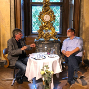 Elfriede-Grünberg-Preisverleihung an Christa Bauer und Willi Mernyi © Rudi Spitzer Willi Mernyi im Gespräch während der Verleihung des Elfriede-Grünberg-Preises © Rudi Spitzer
