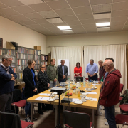 Gedenkminute des MKÖ-Vorstandes für Ed Mosberg Der MKÖ Vorstand im stillen Gedenken an den verstorbenen KZ-Überlebenden Ed Mosberg