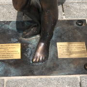 Zusatzschild Venus © Stadt Wels Zusatzschild der Statue "Venus von Wels" © Stadt Wels